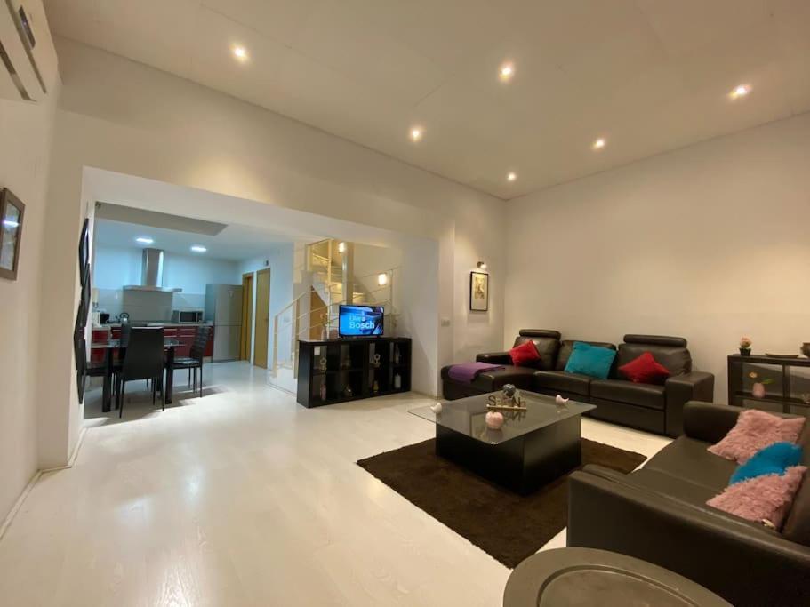 Luxury Complete Building In The Heart Of Séville Extérieur photo