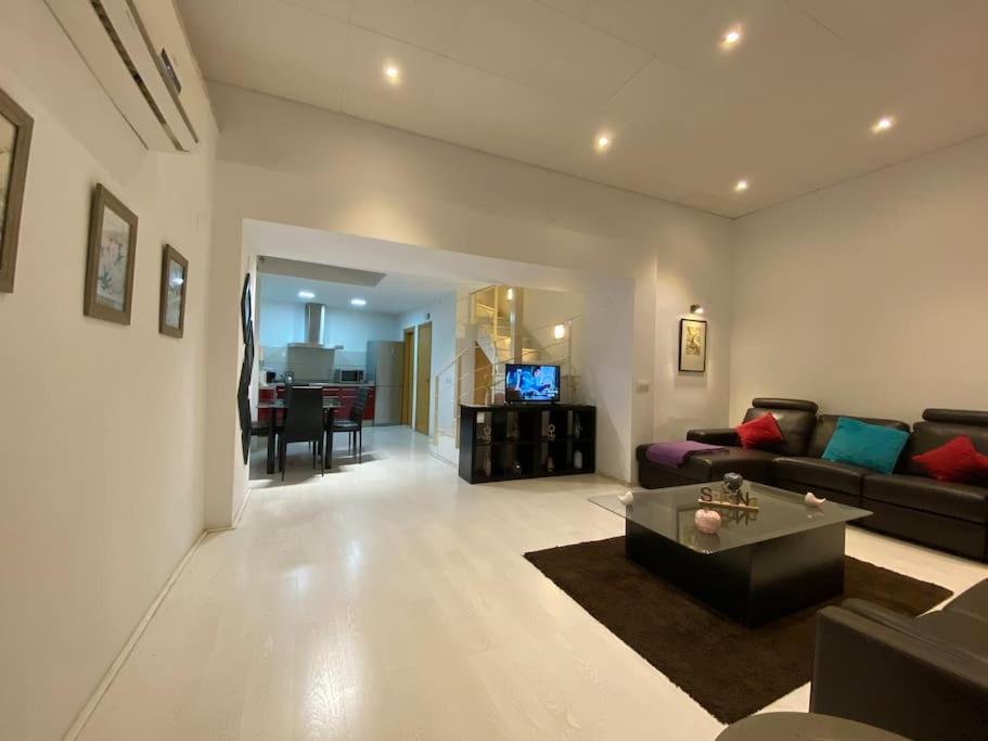 Luxury Complete Building In The Heart Of Séville Extérieur photo